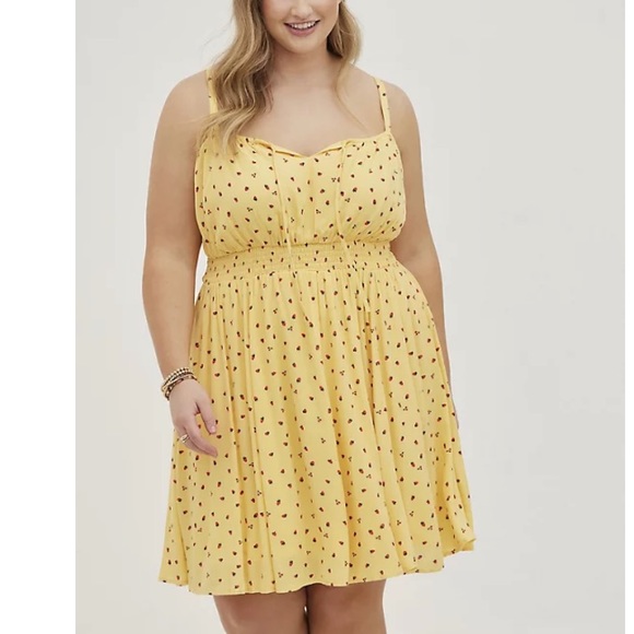 TORRID NWT SMOCKED WAIST MINI DRESS - GAUZE STRAWBERRIES YELLOW - Picture 2 of 6